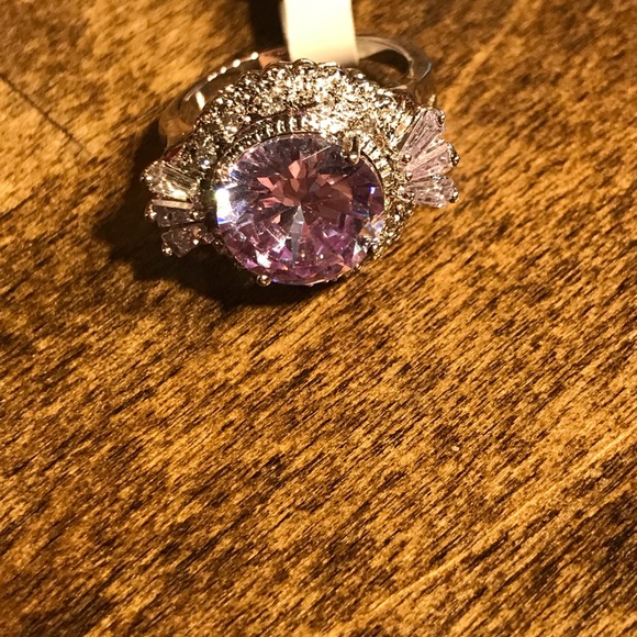 Sterling silver with light amethyst stone - Picture 2 of 4